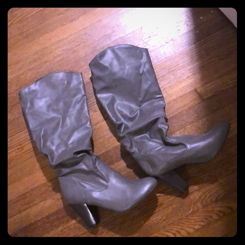 Gray women’s boots! Perfect for fall!